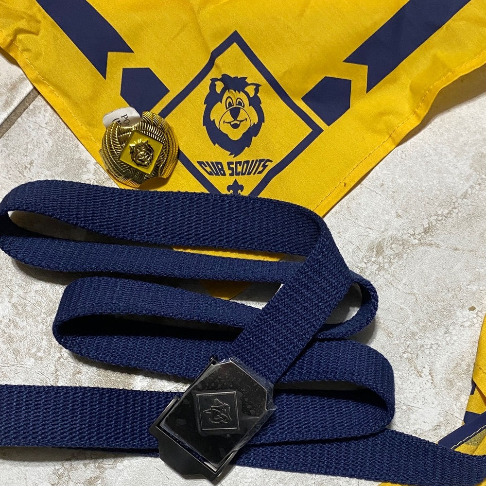 Official Cub Scouts Lion Neckerchief with Belt